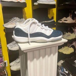 Jordan 11 low Snake Navy